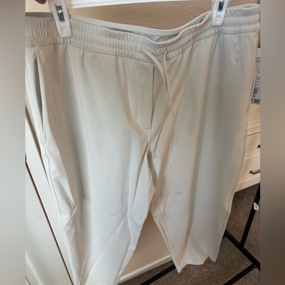 Lululemon Athletica Cream Elastic Waist Pants
